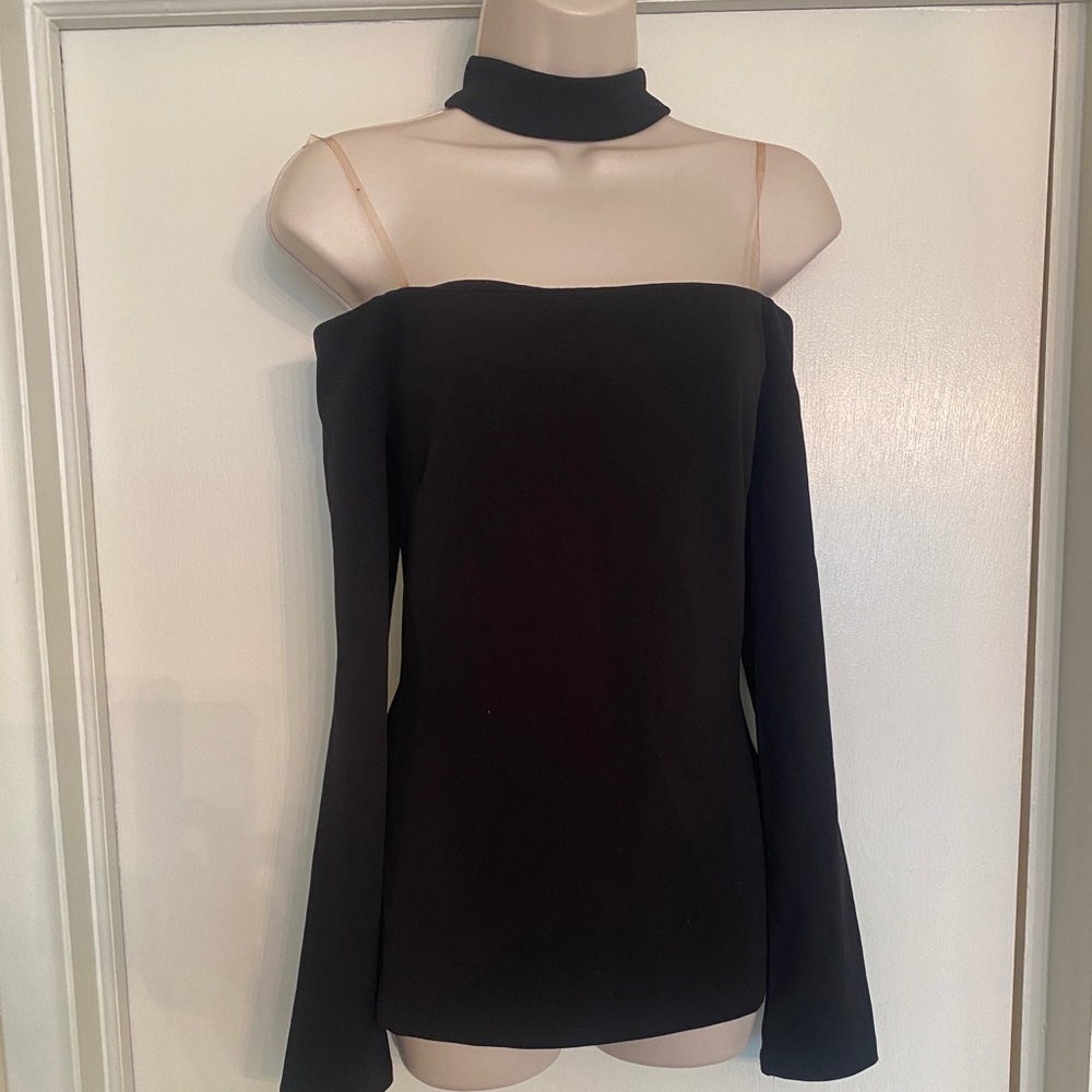 Off the shoulder chocker long sleeve top